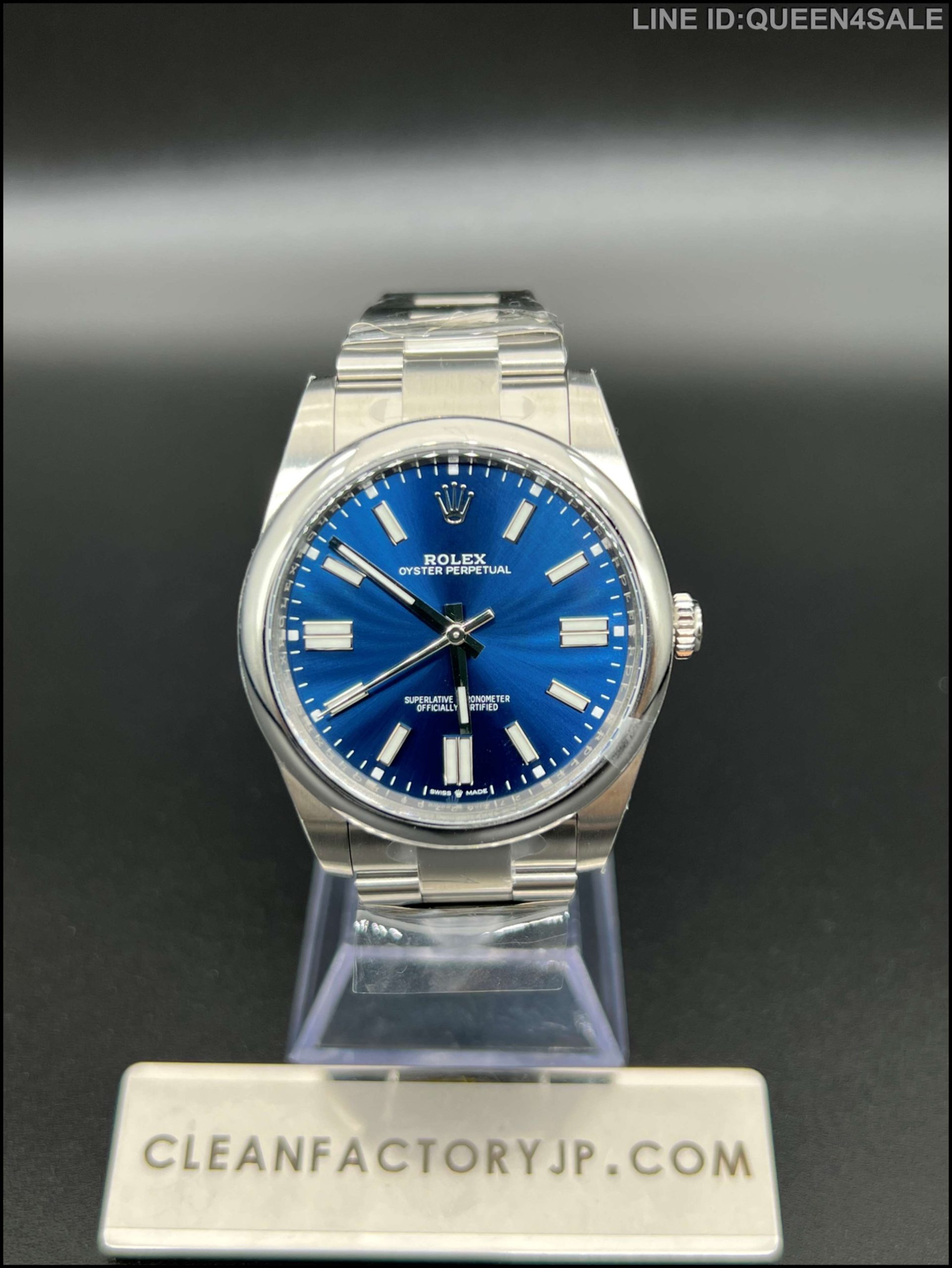 124300